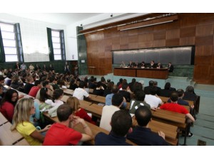 Pescara, soldi in cambio di esami: arrestato il professor Panzone