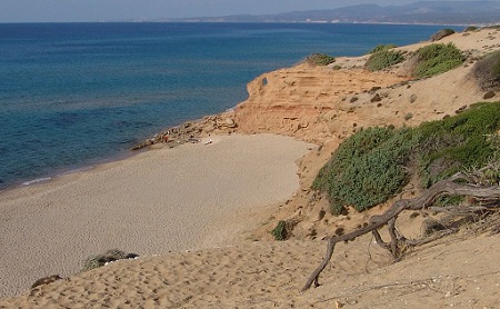 Arbus, cadavere di donna senza testa rinvenuto nella spiaggia di Scivu