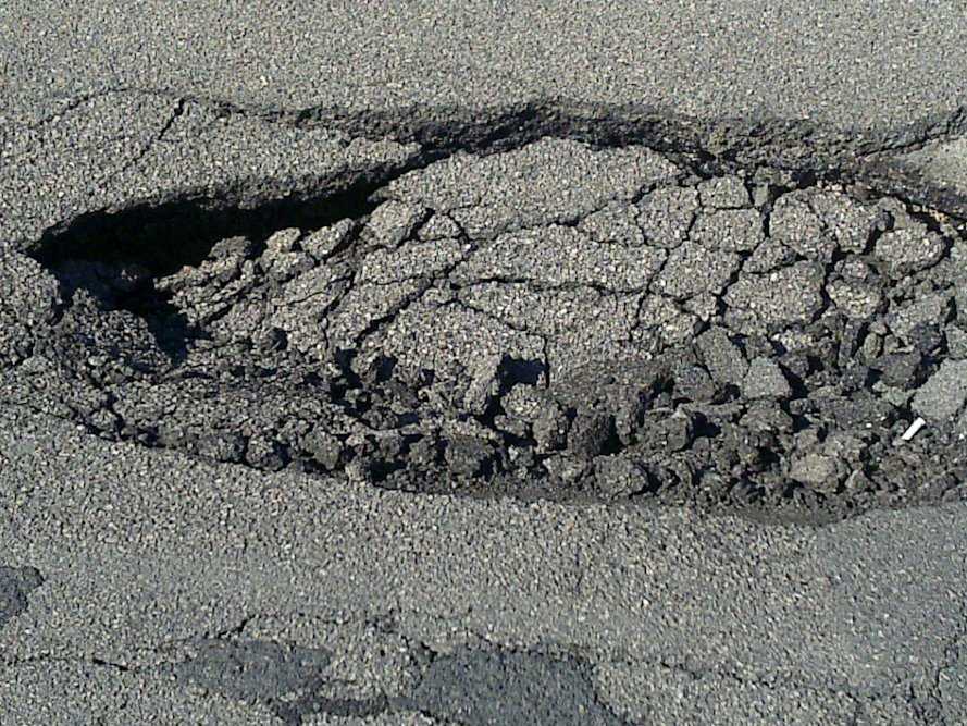 Buche killer sulle strade a Lecce