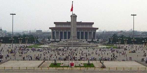 Pechino: donna si dà fuoco a piazza Tiananmen