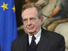 Il ministro Padoan presenta il piano per taglio cuneo fiscale e spending review