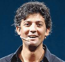 Fiorello, incidente stradale in moto: investe un pedone