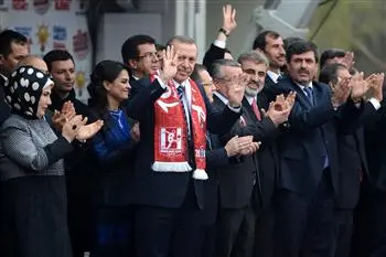 Turchia, Erdogan critica i manifestanti: «atei e terroristi»