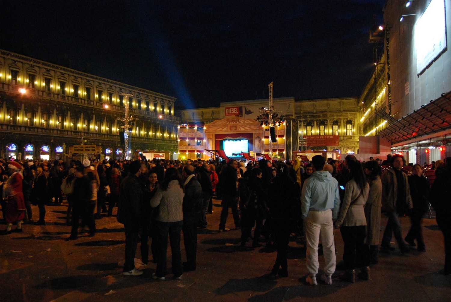Venezia:il Carnevale degli eccessi. I residenti si lamentano per gli schiamazzi che tolgono il sonno