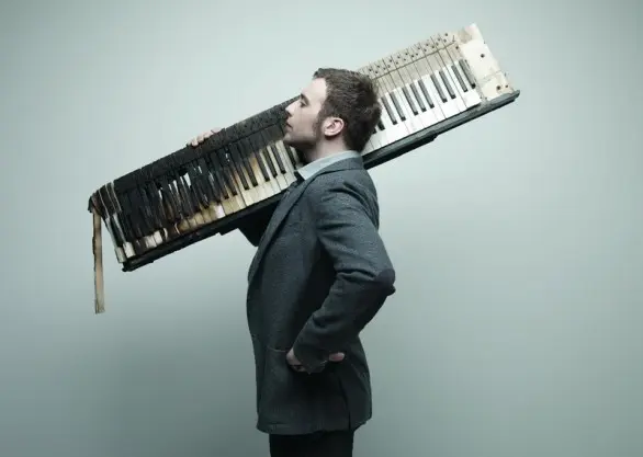 Raphael Gualazzi, dal podio di Sanremo 2014 al palcoscenico del Montréal Festival