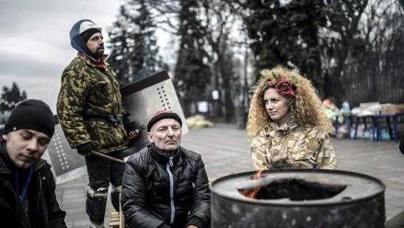 Ucraina, il dopo Ianukovich: situazione tesa nel Paese, Russia schiera i mezzi blindati