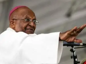 Sudafrica: Arcivescovo Tutu lancia appello contro leggi anti-gay