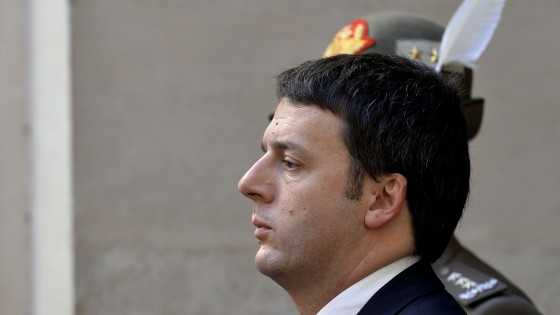 Renzi lavora ai dossier e annuncia: «Ridurre le tasse? Niente promesse, ma ci proveremo»