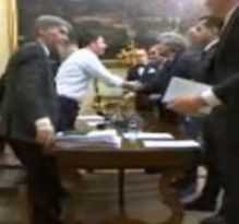 Beppe Grillo vs Matteo Renzi: K.O. tecnico ai danni del premier incaricato