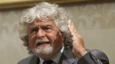 Grillo tradito dalla sua base. Domani dovrà incontrare Renzi