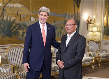 Tunisi, Kerry in visita a sorpresa a supporto della democrazia