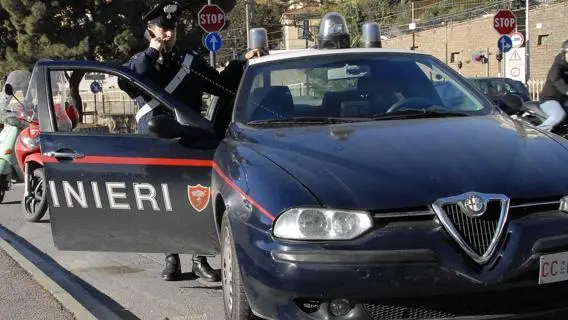 Alessandria: imbavaglia la convivente, arrestato per tentato omicidio