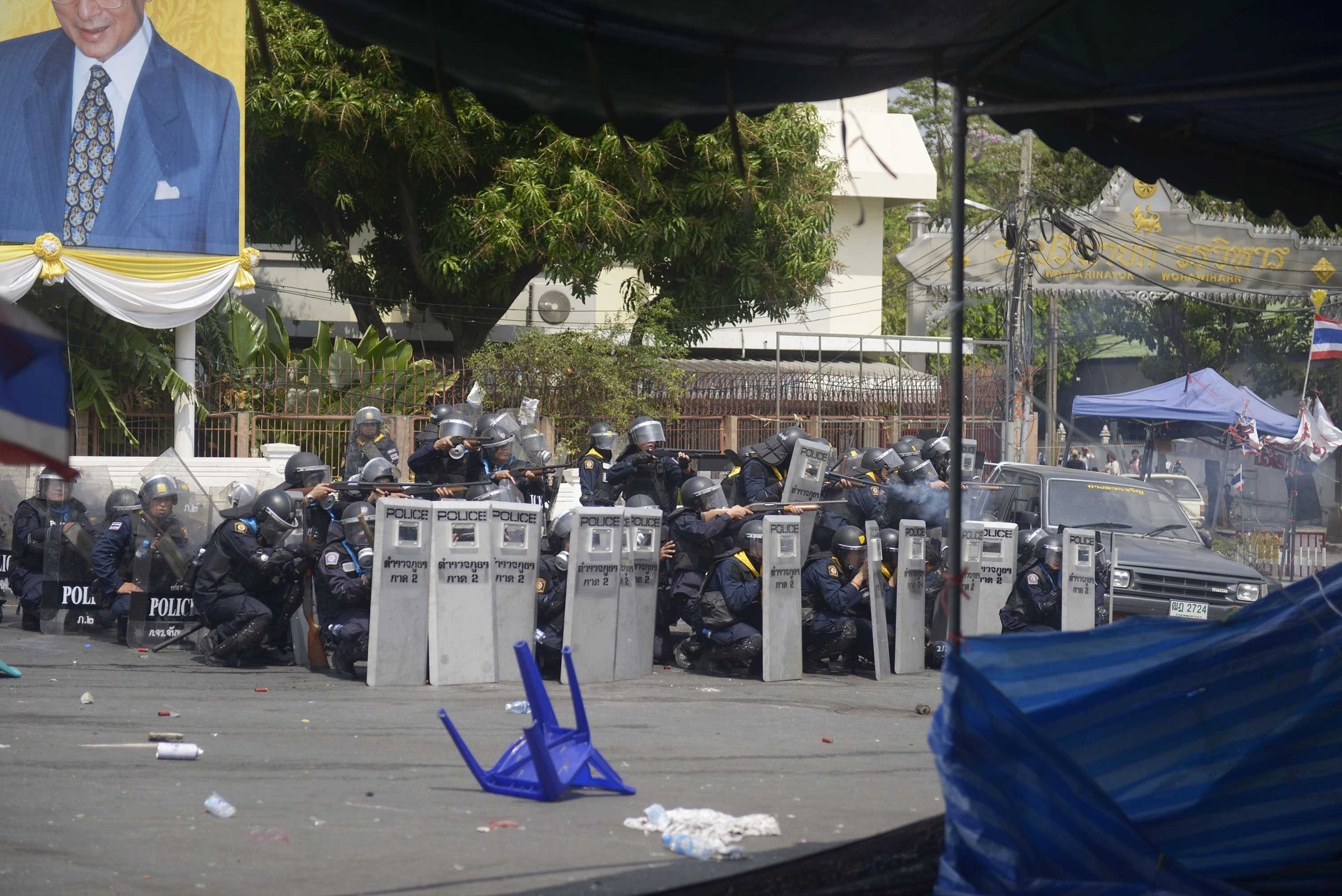 Thailandia, scontri tra manifestanti antigovernativi e forze dell'ordine. Almeno 3 morti