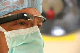 Un paio di occhiali hi-tech che trovano i tumori