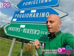 A Napoli Luca Abete e i cartelli stradali alla  rovescia