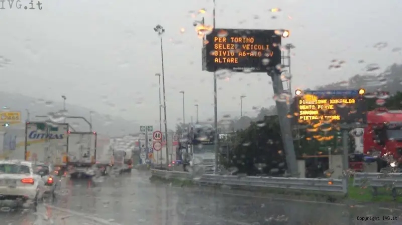Piemonte: pioggia e neve causano disagi sulla Torino-Savona