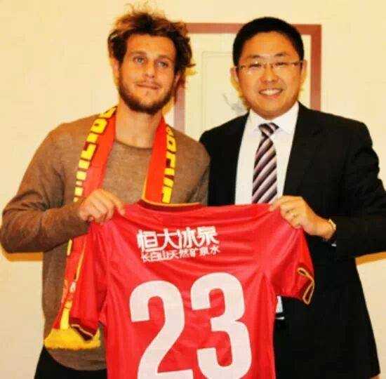 Calcio, ufficiale il trasferimento di Alessandro Diamanti in Cina