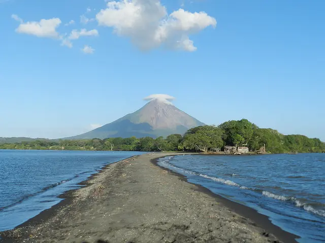 Due vulcani e un'isola in un lago. L'incanto di Ometepe
