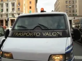 Assaltato portavalori a Montalto Uffugo, ferito uno dei rapinatori