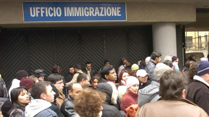 Lombardia, immigrazione record e rischio povertà