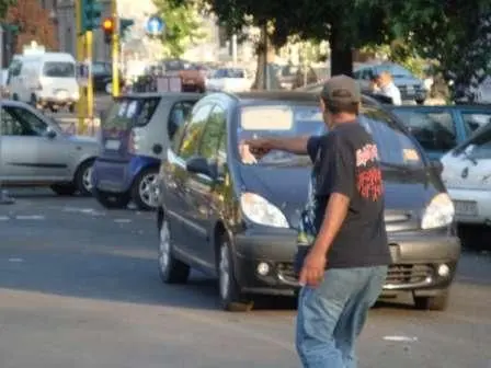 Napoli: blitz dei carabinieri contro i parcheggiatori abusivi