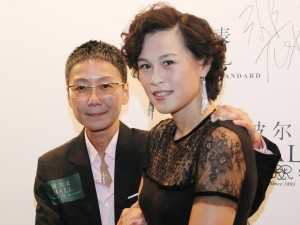 Il miliardario di Hong Kong rinuncia a "convertire" la figlia lesbica