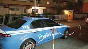 Donna tenta il suicidio ma viene salvata dalla polizia