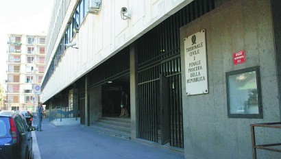 Condannati i "furbetti" del bancomat