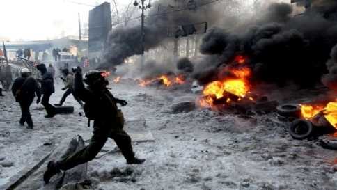 Kiev: feriti durante scontro tra manifestanti anti-governativi