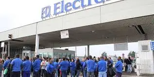 Electrolux, Zanonato: «Mi impegno personalmente affinché la produzione  resti in Italia»