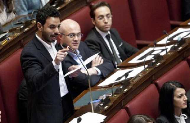M5S contro Napolitano: «È un boia vuole cucire bocca alle opposizioni». Le reazioni: «È vilipendio»