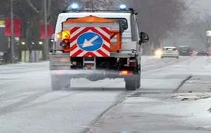 Modena, Piano neve: iniziata la salatura delle strade