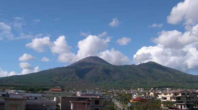 Voleva suicidarsi sul Vesuvio. Ritrovato nella Pineta di Terzigno