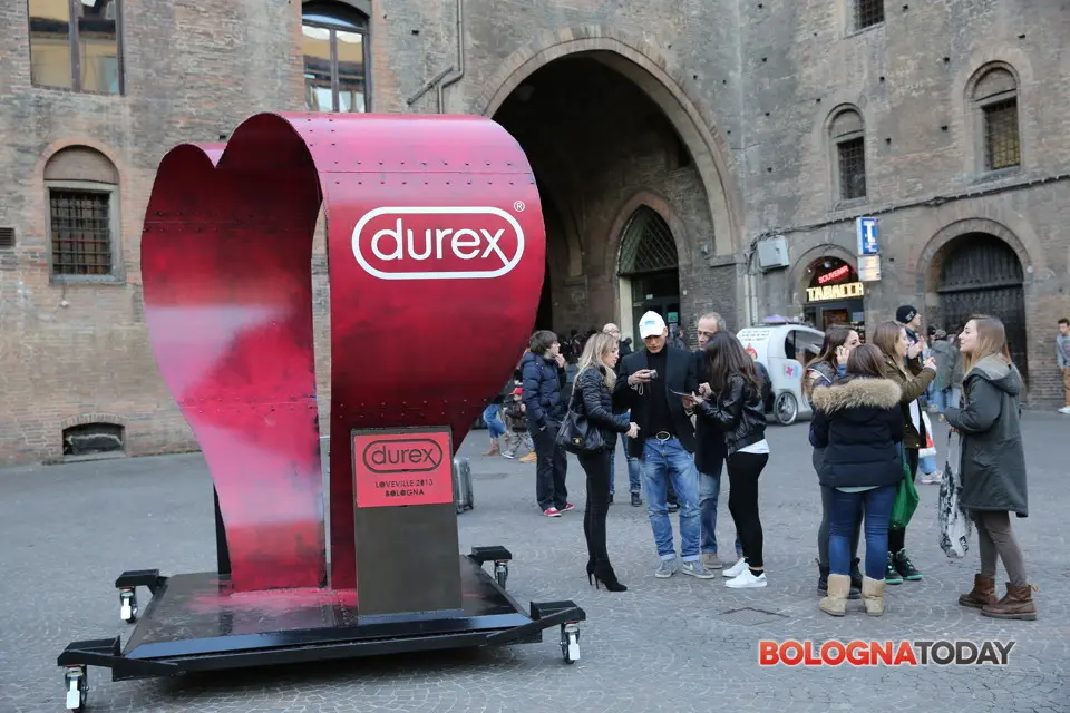 Durex Loveville, Piazza Re Enzo premia Bologna come "città dove si fa più l'amore"