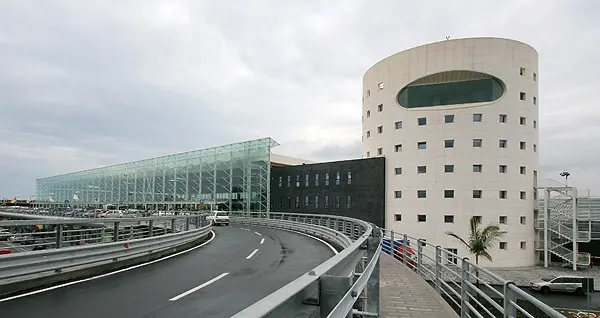 Etna nuova eruzione: chiuso l'aeroporto di Catania. Voli dirottati su Comiso