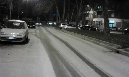 Milano, la strada sembra innevata. Ma sono le polveri del cantiere della metropolitana