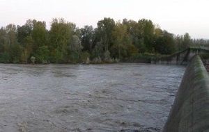 Modena, il fiume Secchia è esondato sulla via Canaletto a San Matteo
