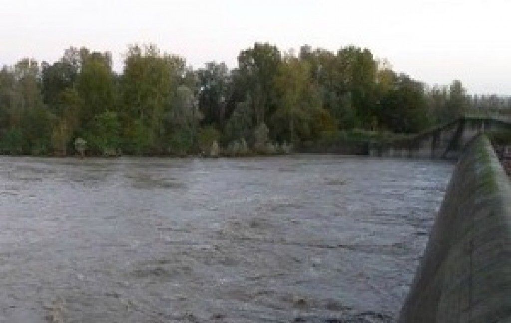 Modena, il fiume Secchia è esondato sulla via Canaletto a San Matteo