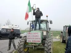 C9D: manifestazione sotto casa del presidente provinciale di Coldiretti, Claudio Valente