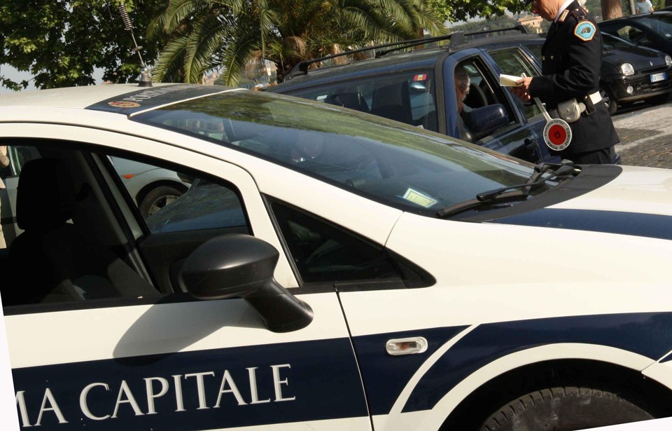 Travolta e uccisa da un'auto pirata. Rimane a terra per oltre un'ora