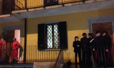 Si suicida dopo aver sparato a moglie e figlio. Era il Presidente di una banca indagato