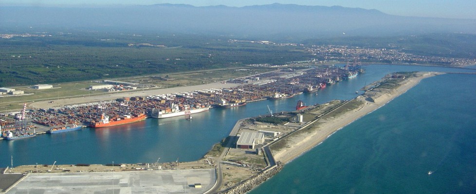 Le armi chimiche della Siria transiteranno da Gioia Tauro. Il sindaco: «È gravissimo»