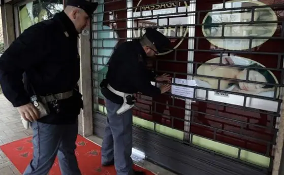 Palermo, prostituzione in centro massaggi: 8 arresti