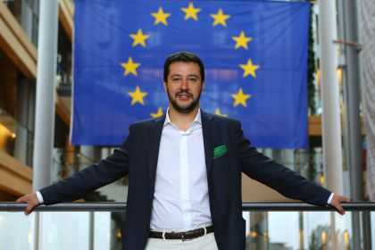 «Matteo Salvini lei è un fannullone». Parola di belga