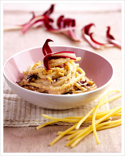 Maccheroni cacio, pepe e radicchio