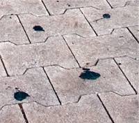 Roma, chiazze d'olio trappola per motociclisti in città. ARVU: "Non sarà colpa nostra"