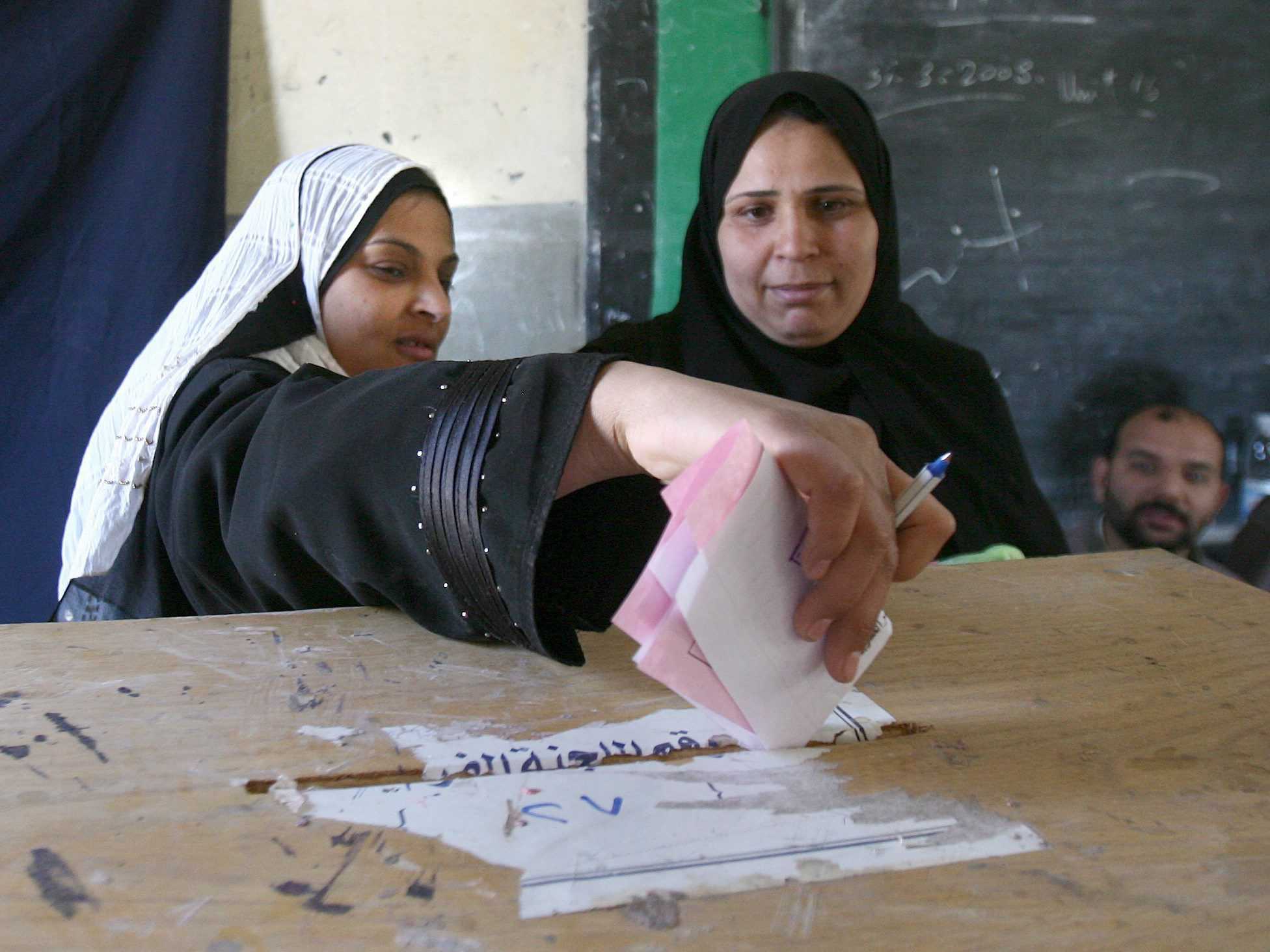 Egitto, si vota nuova Costituzione. Ministero Interno ordina "sparare su chi aggredisce elettori"