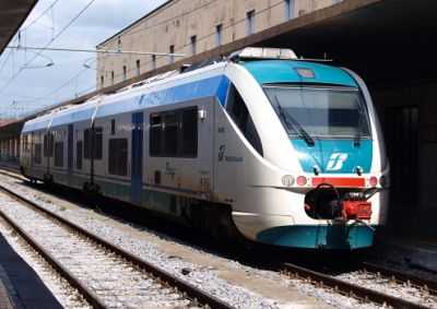 Firenze: deraglia treno in manovra. Morto operaio di 35 anni
