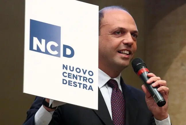 Angelino Alfano risponde all'inaugurazione della sede NCD