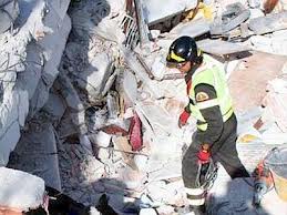 Crolla palazzina nel centro di Matera: si cerca un disperso